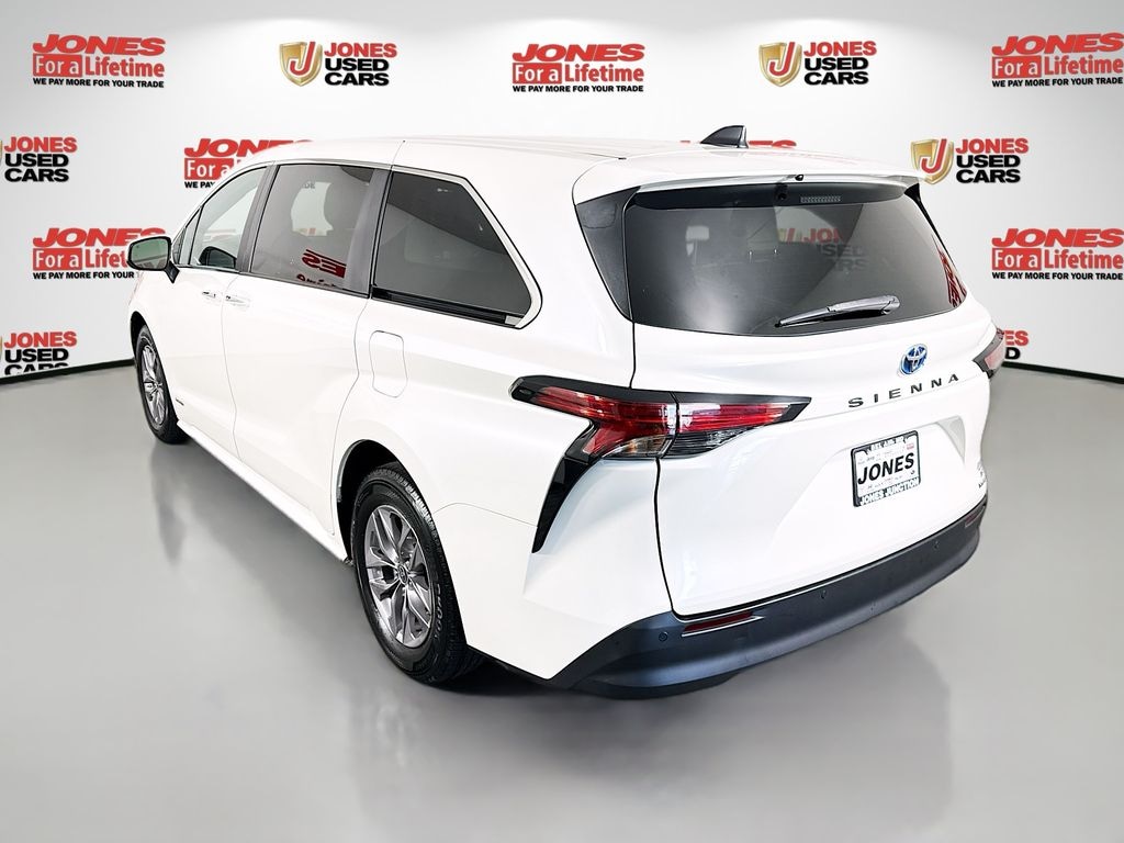 Certified 2021 Toyota Sienna XLE Van