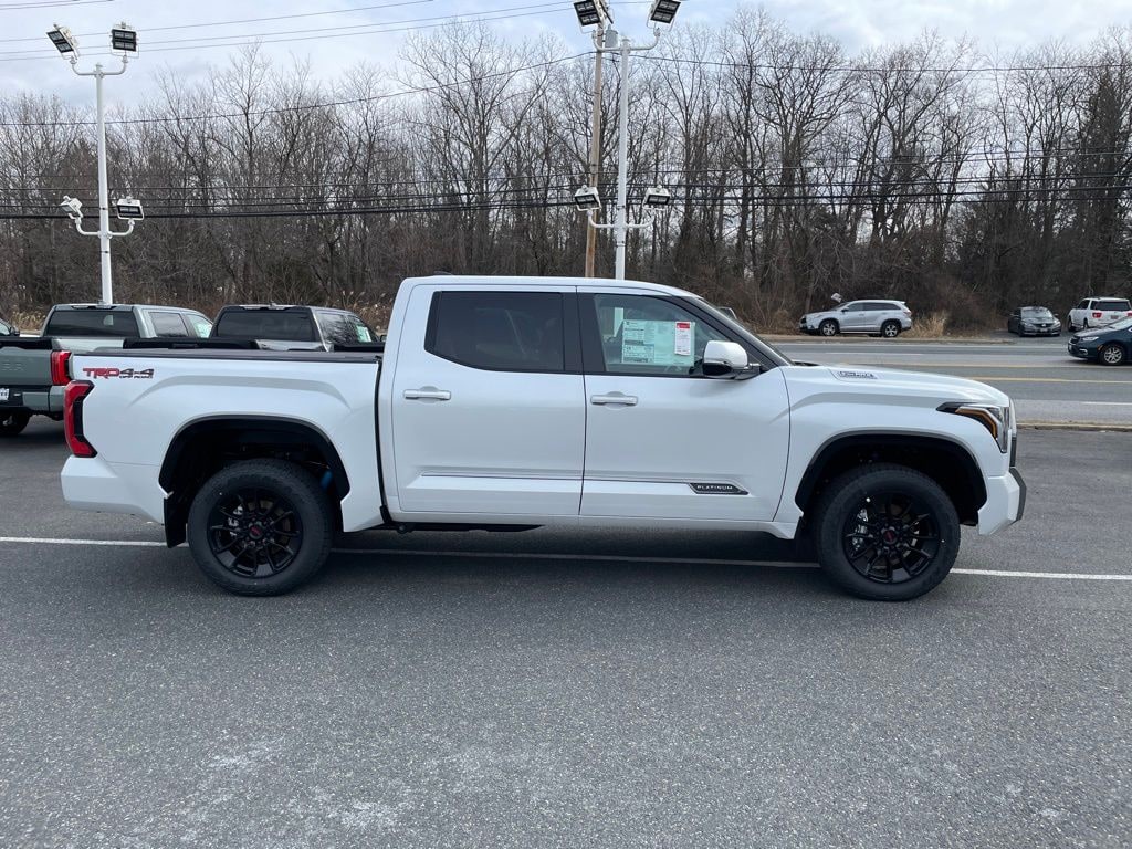 New 2025 Toyota Tundra i-FORCE MAX Platinum PLATINUM CREWMAX 5.5