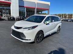 2025 Toyota Sienna Platinum 7 PASSENGER