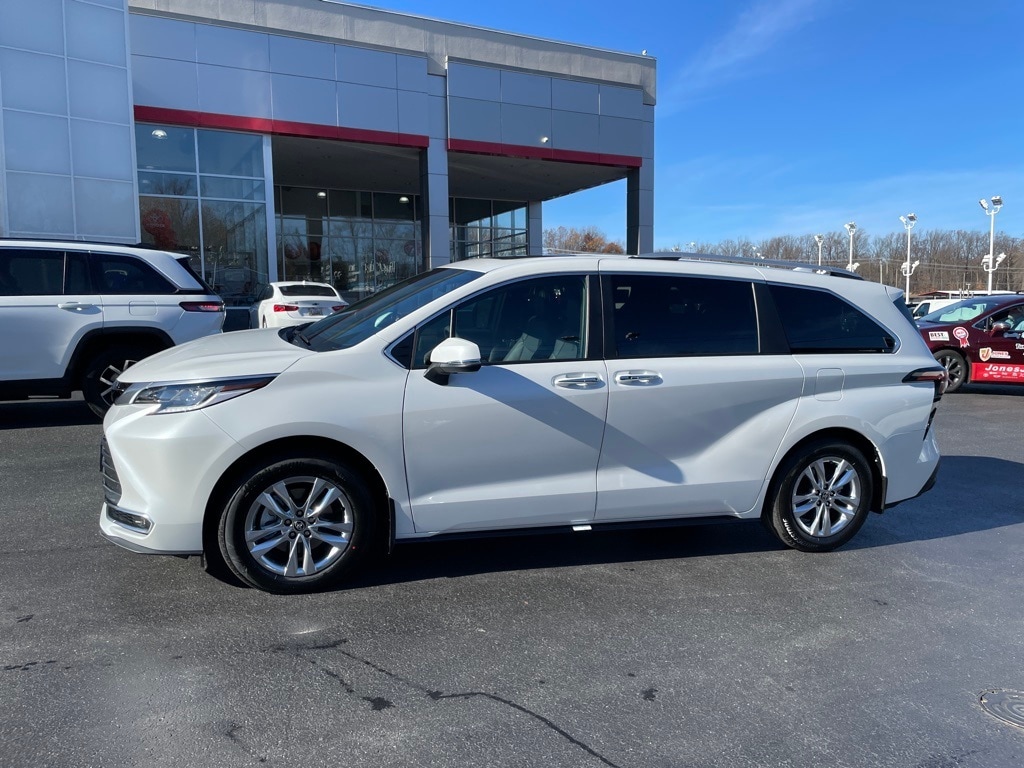 New 2025 Toyota Sienna Limited 7 PASSENGER