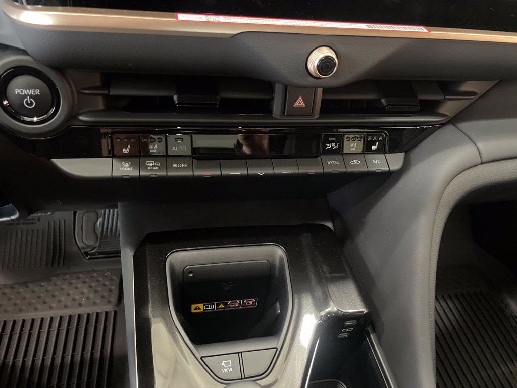 2026 Toyota Crown Signia Limited - Photo 17