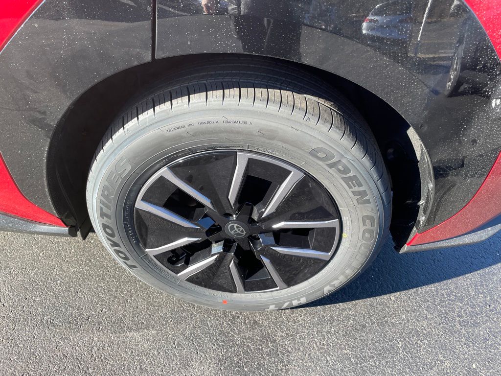 2026 Toyota bZ XLE - Photo 7