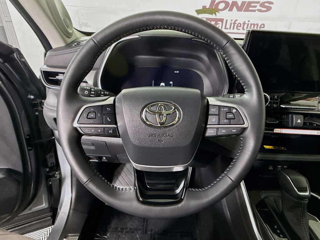 2026 Toyota Highlander Platinum - Photo 23