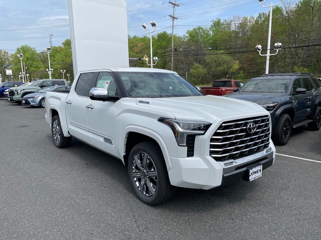 New 2025 Toyota Tundra i-FORCE MAX (5TFVC5DB8SX101092) For New 2025 Toyota Tundra i-FORCE MAX (5TFVC5DB8SX101092) For