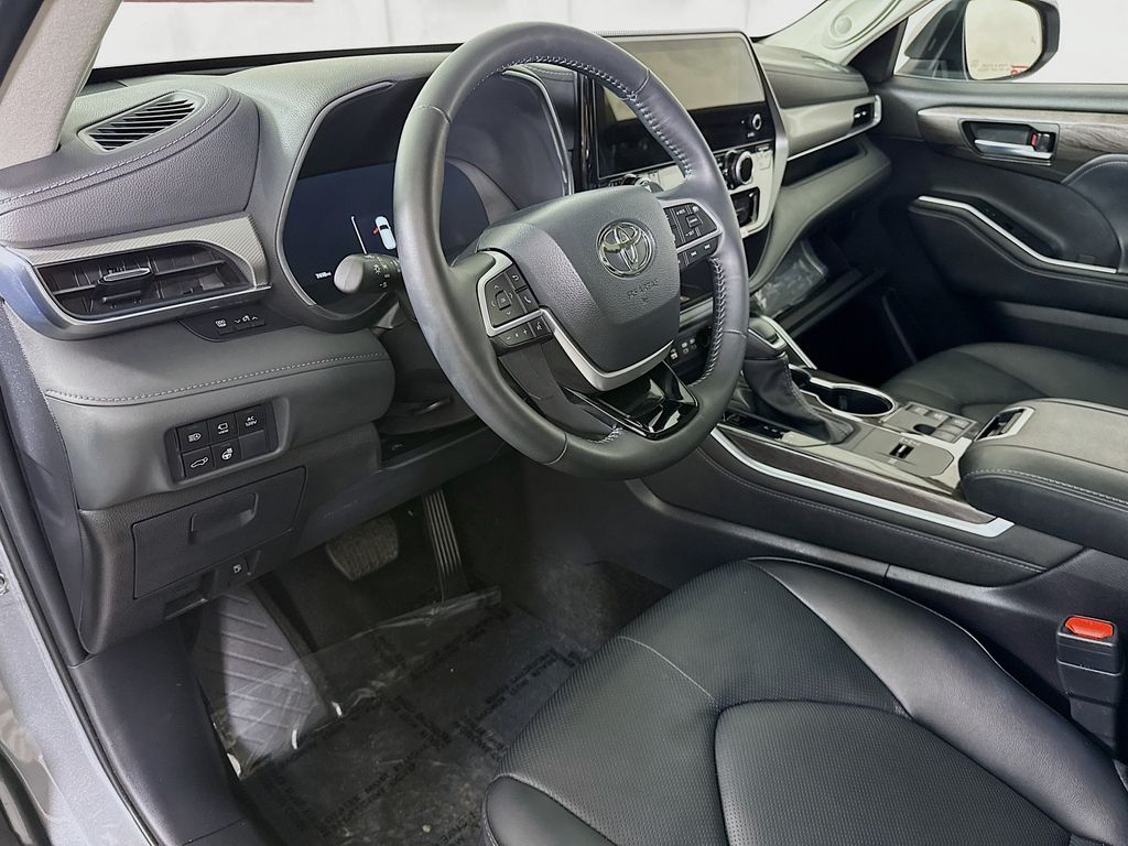 2026 Toyota Highlander Platinum - Photo 21
