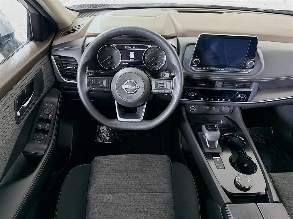 2023 Nissan Rogue SV photo 3
