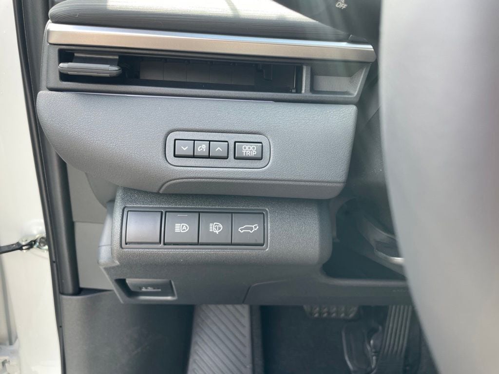 2026 Toyota C-HR SE - Photo 18
