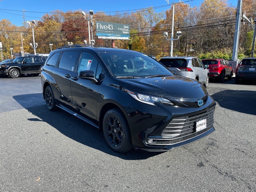 New 2025 Toyota Sienna Woodland Edition WOODLAND EDITION