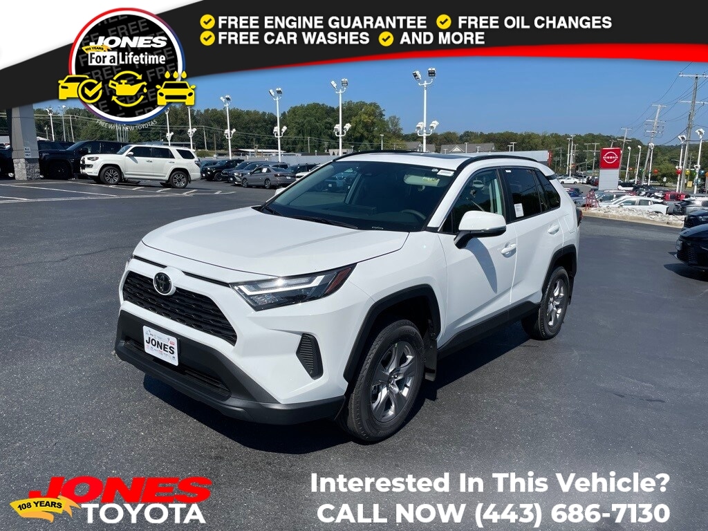 2025 Toyota RAV4 XLE's photo