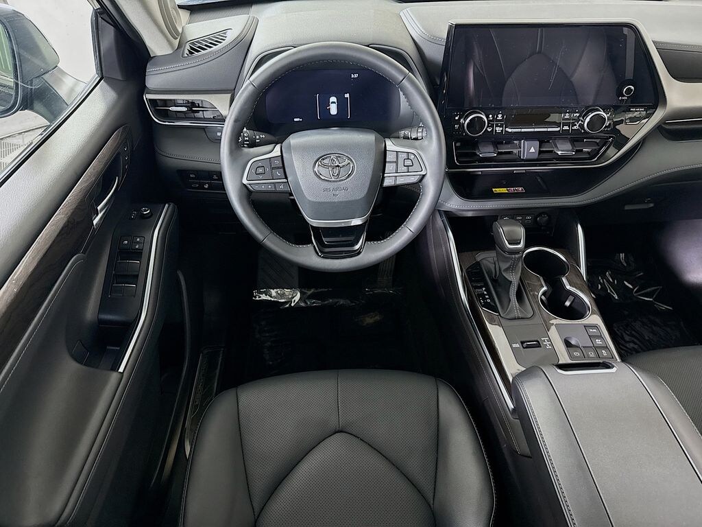 Certified 2026 Toyota Highlander Hybrid Limited SUV