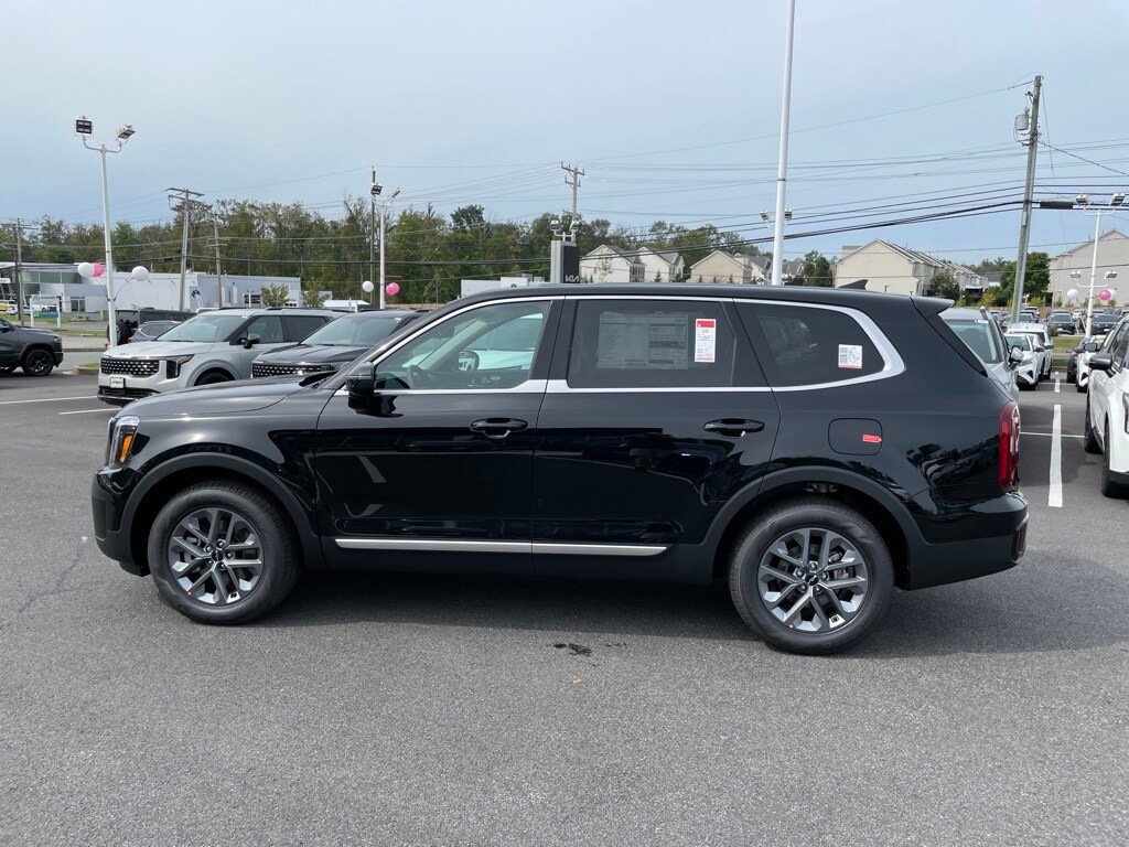 2025 Kia Telluride LX photo 4