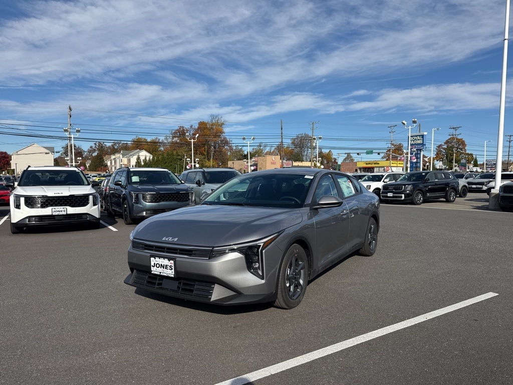 New 2025 Kia K4 LXS Sedan