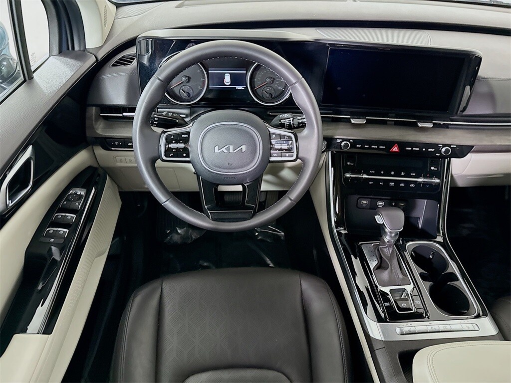 2024 Kia Carnival EX photo 3