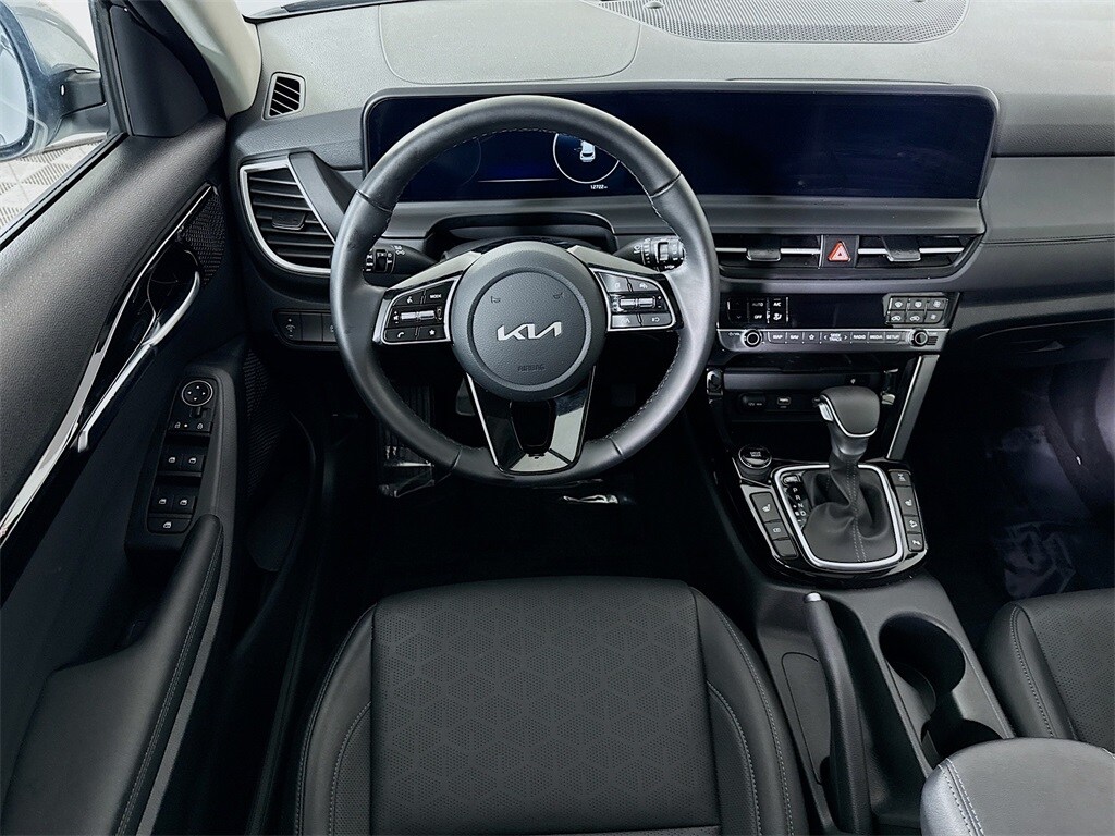 2025 Kia Seltos EX photo 2