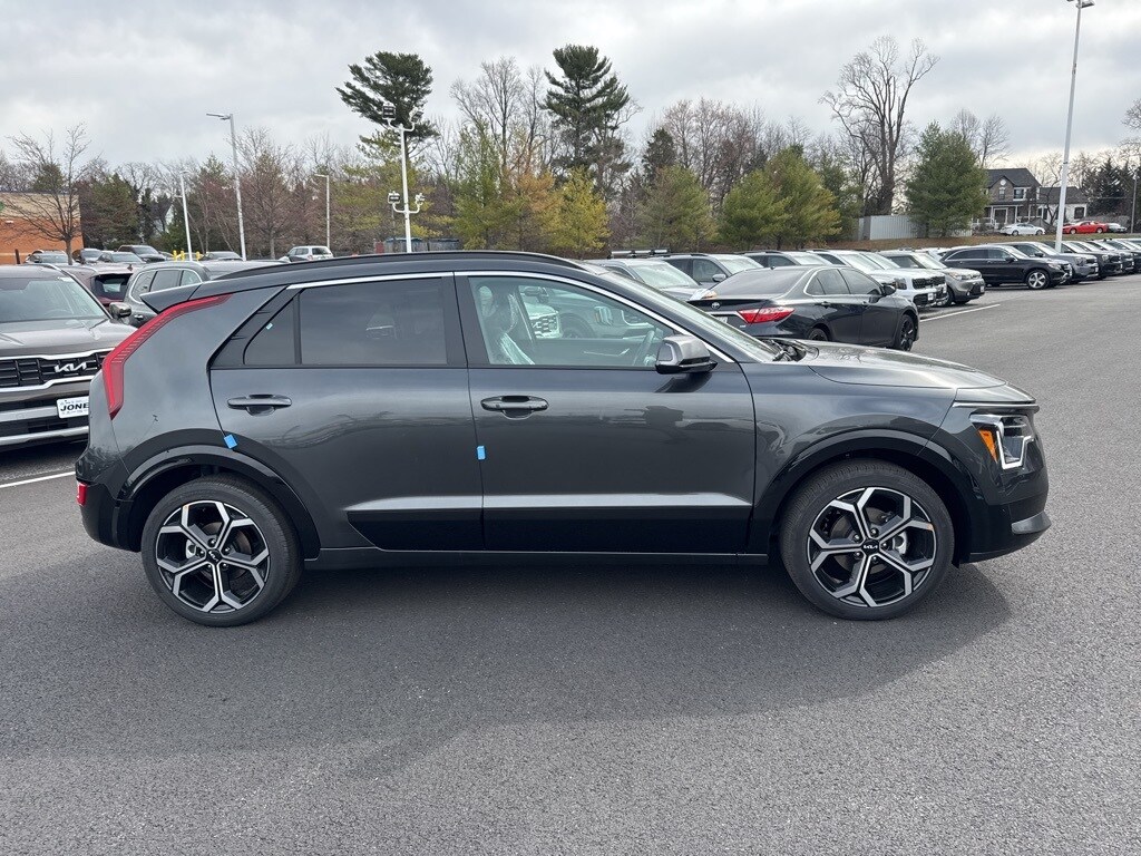 2025 Kia Niro EX Touring photo 4