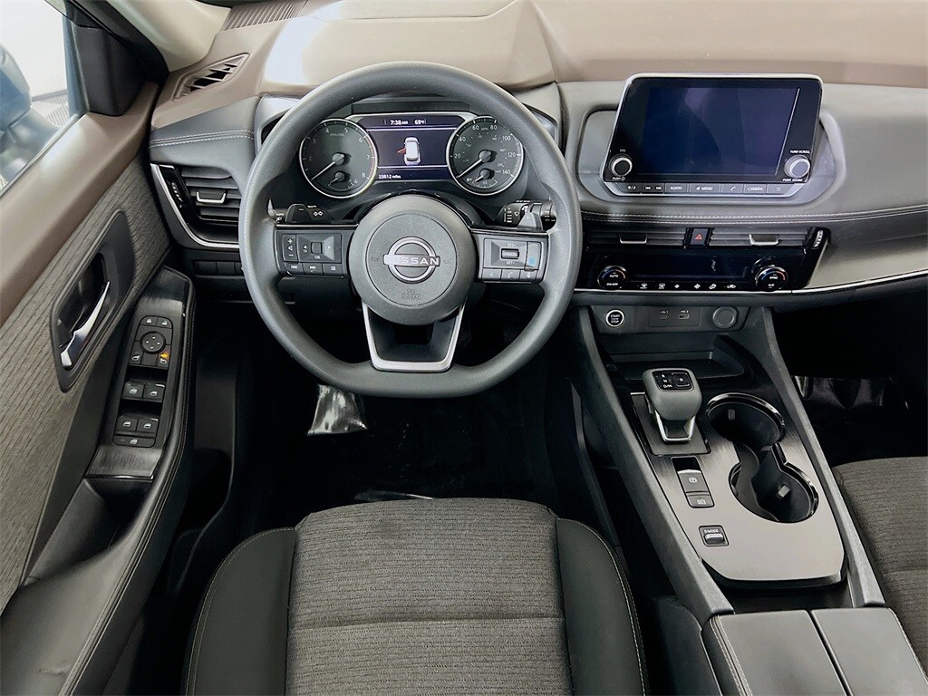 2023 Nissan Rogue SV photo 3