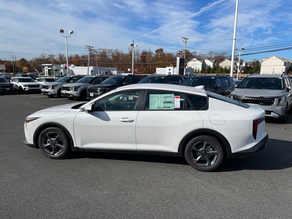 2025 Kia K4 LXS photo 4