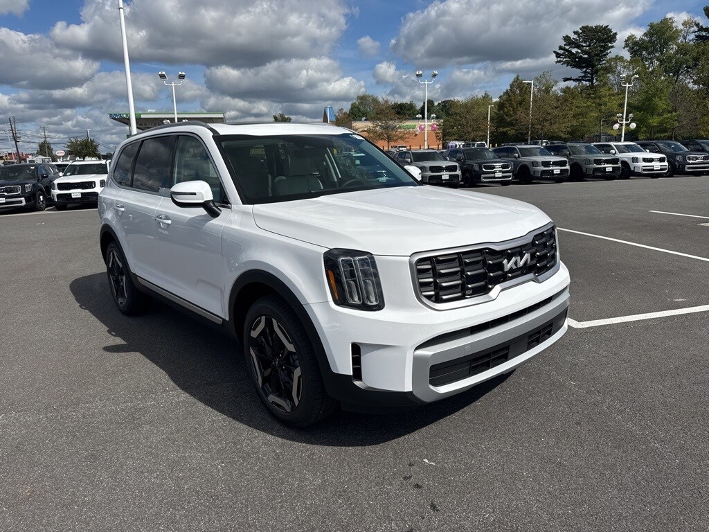2025 Kia Telluride S photo 2