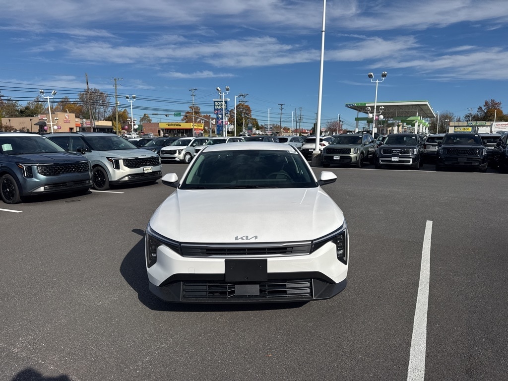 New 2025 Kia K4 LXS Sedan