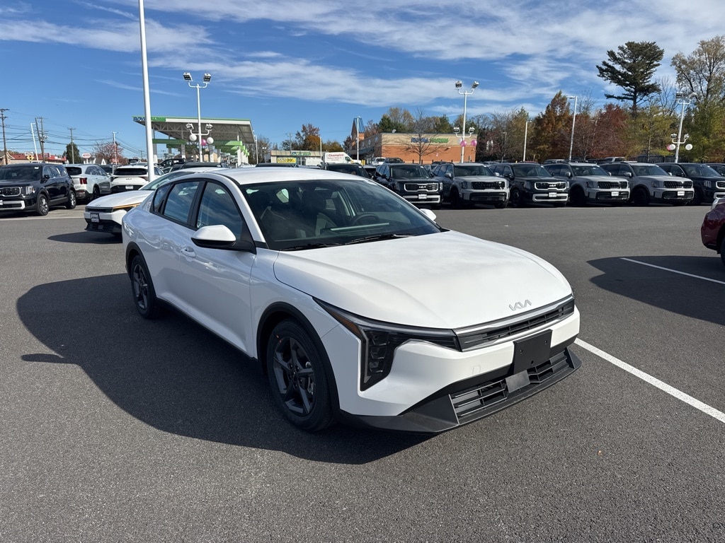 New 2025 Kia K4 LXS Sedan