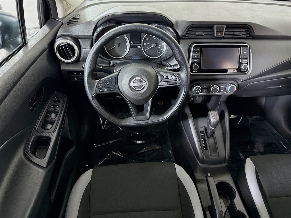 2025 Nissan Versa 1.6 S photo 3