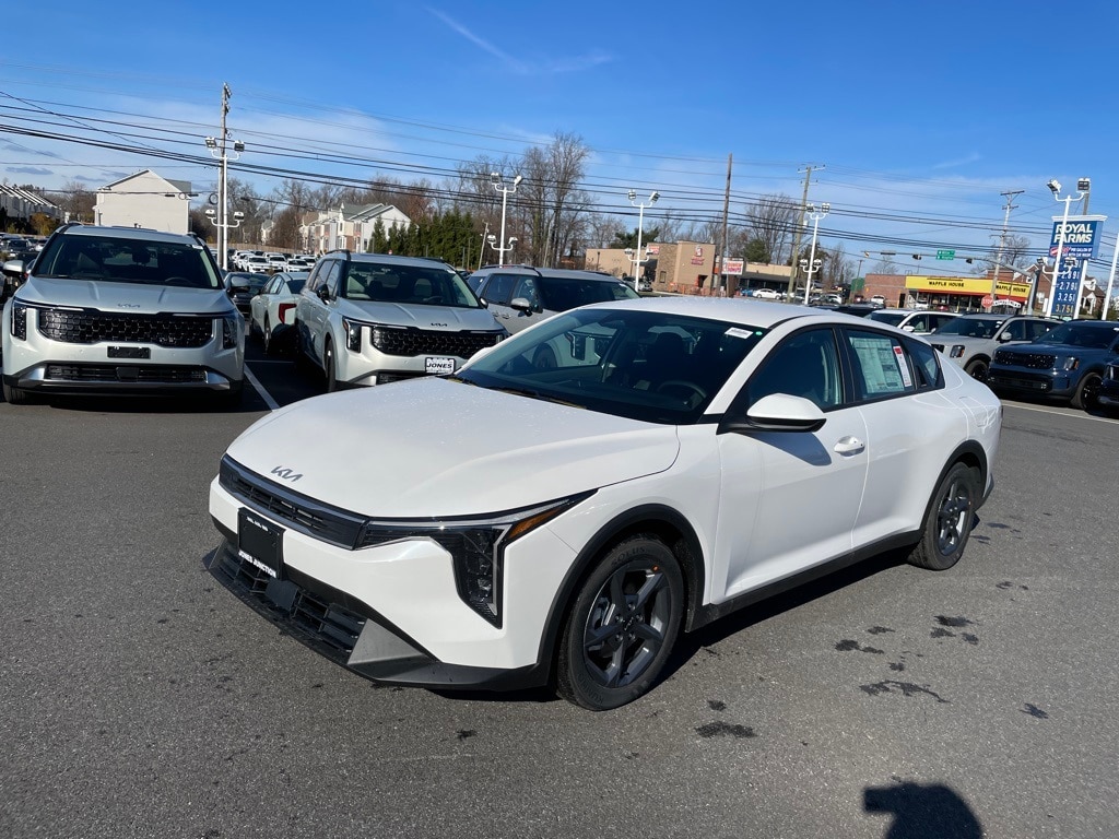 2025 Kia K4 LXS's photo
