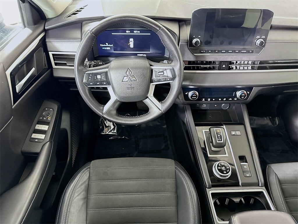 2023 Mitsubishi Outlander PHEV SE photo 2