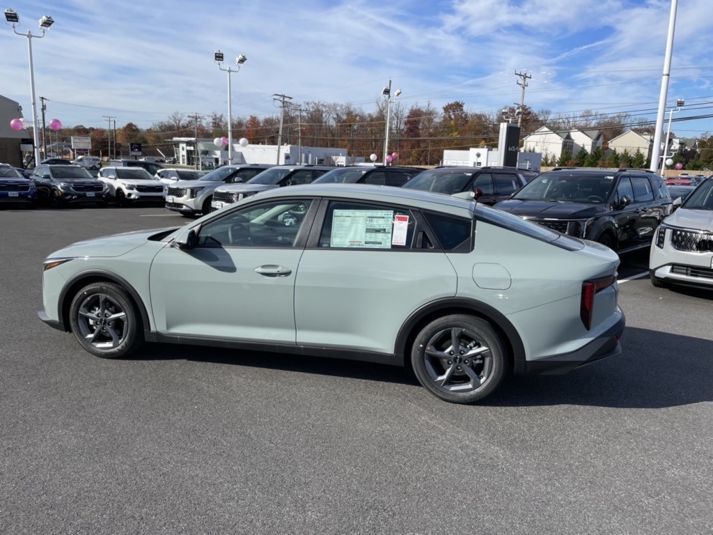 New 2025 Kia K4 LXS Sedan