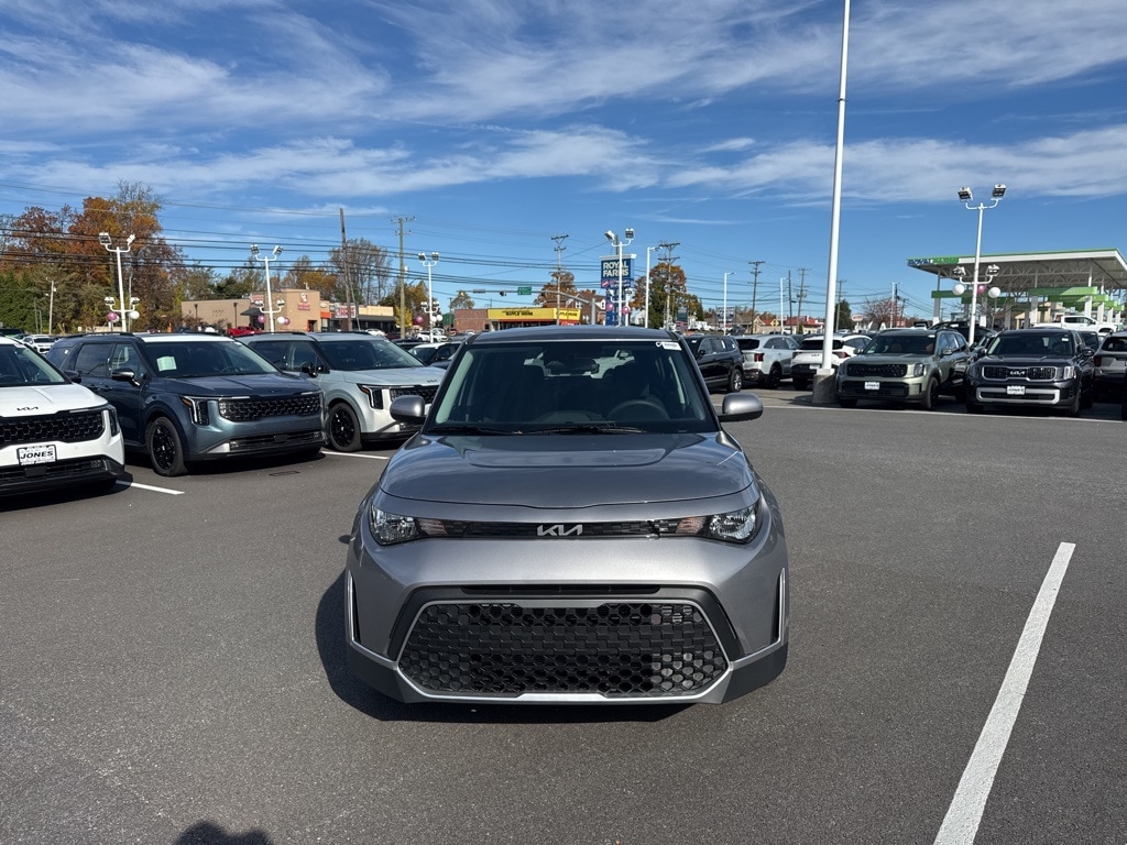 New 2025 Kia Soul LX Hatchback