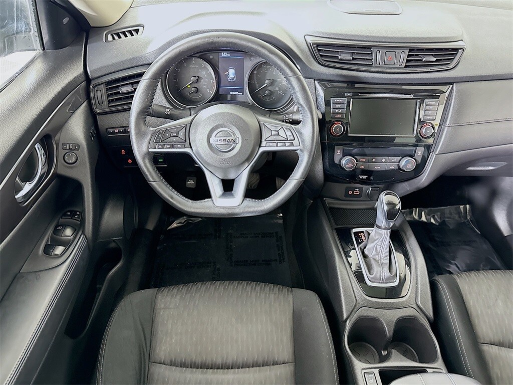 2018 Nissan Rogue SV photo 2