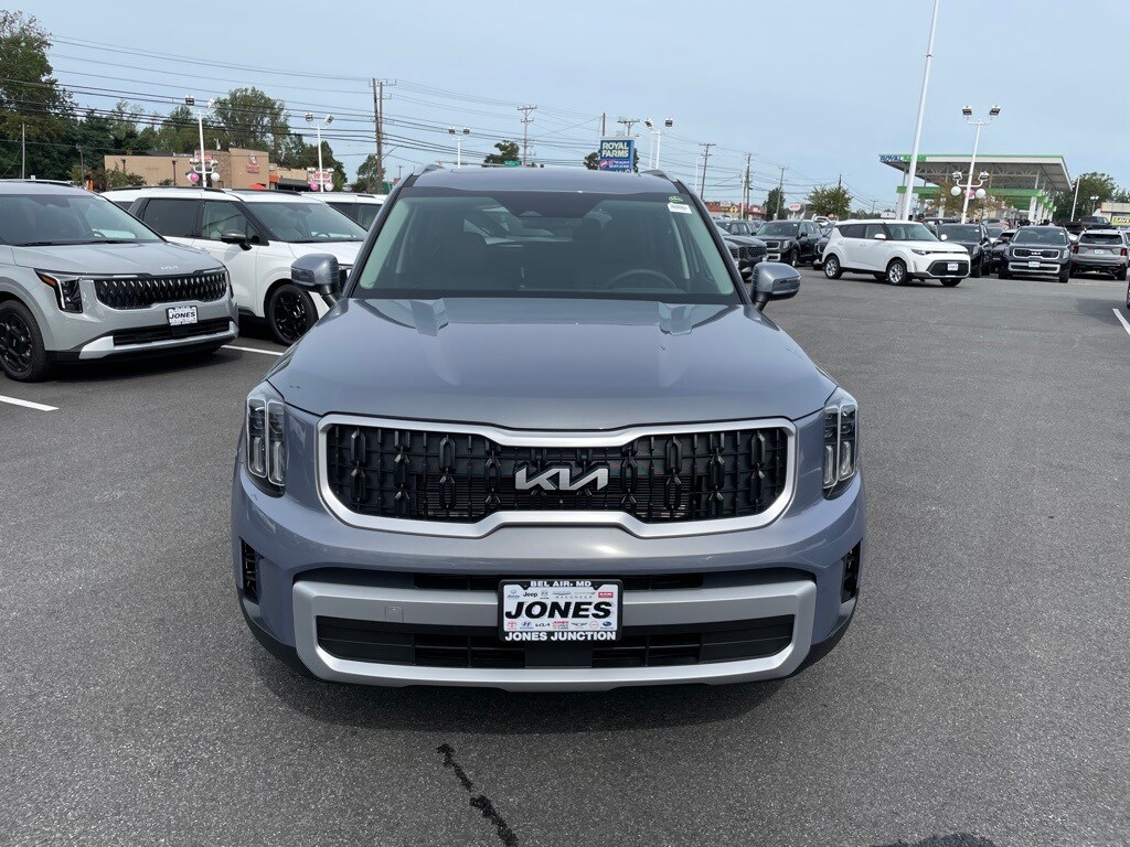 2025 Kia Telluride EX photo 3