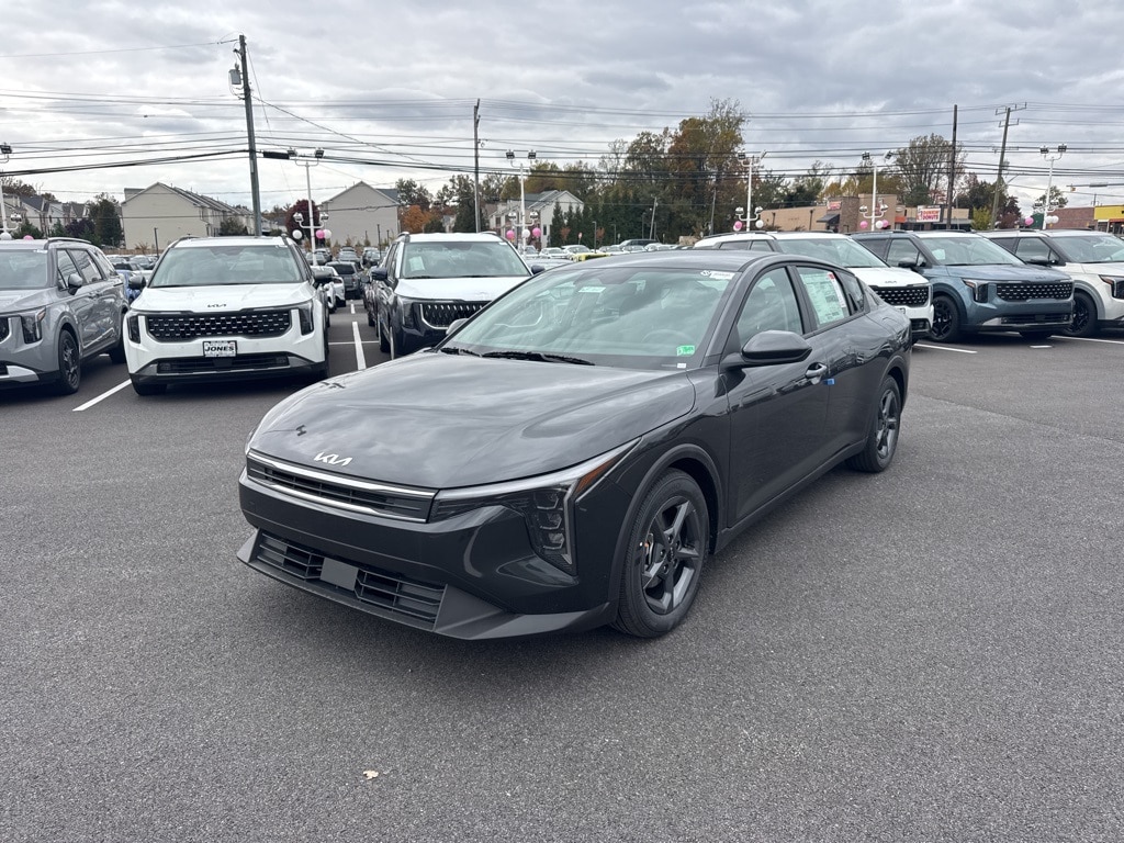 New 2025 Kia K4 LXS Sedan