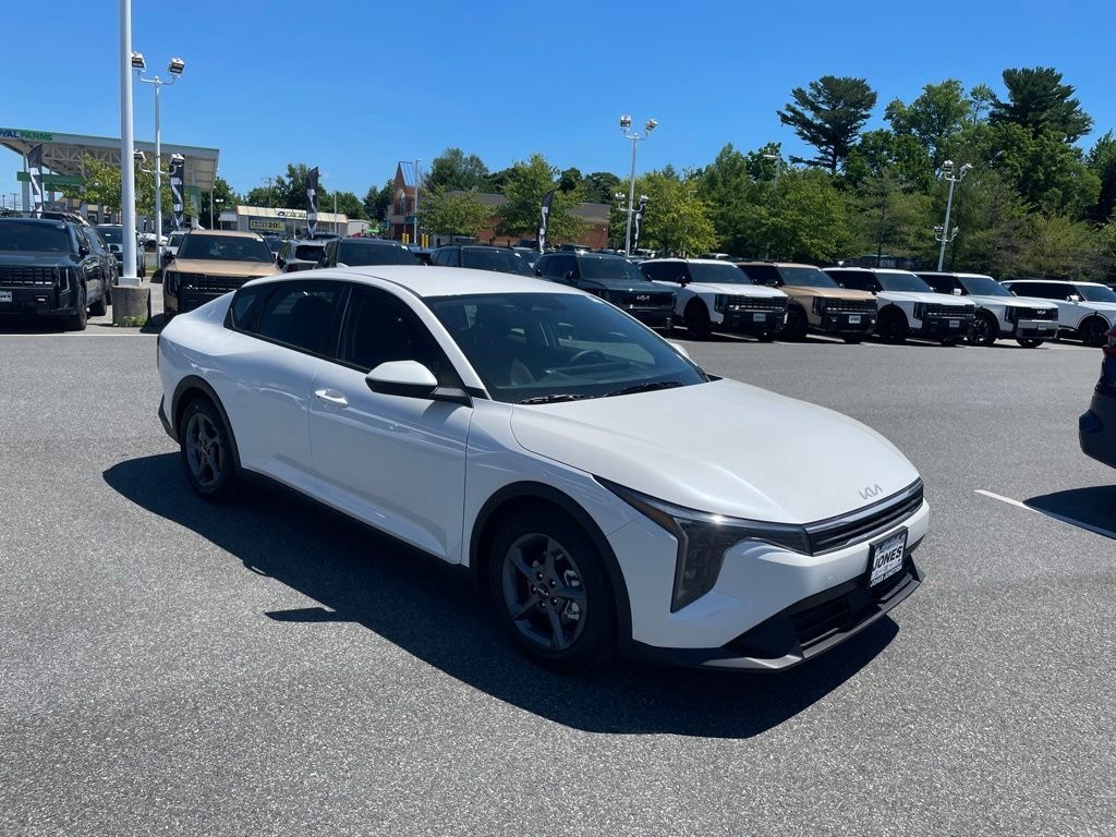 New 2026 Kia K4 LXS Sedan