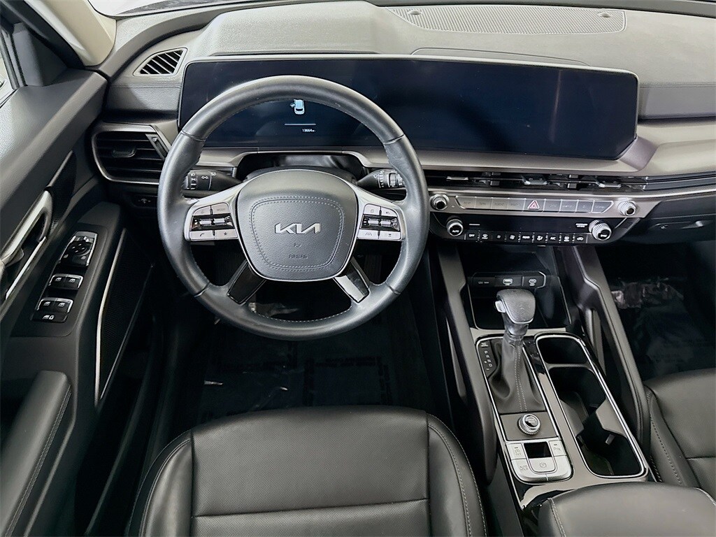 Used 2024 Kia Telluride LX SUV