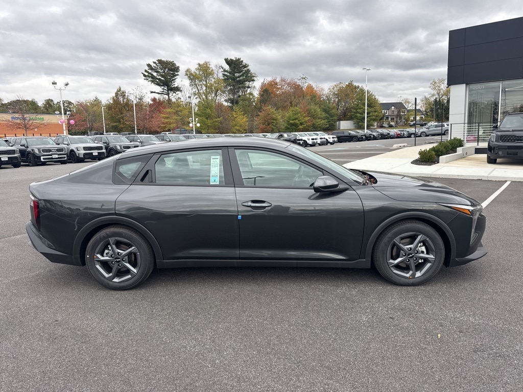 New 2025 Kia K4 LXS Sedan