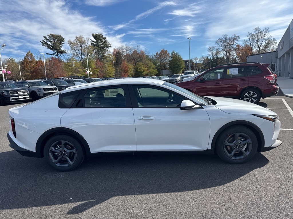 New 2025 Kia K4 LXS Sedan