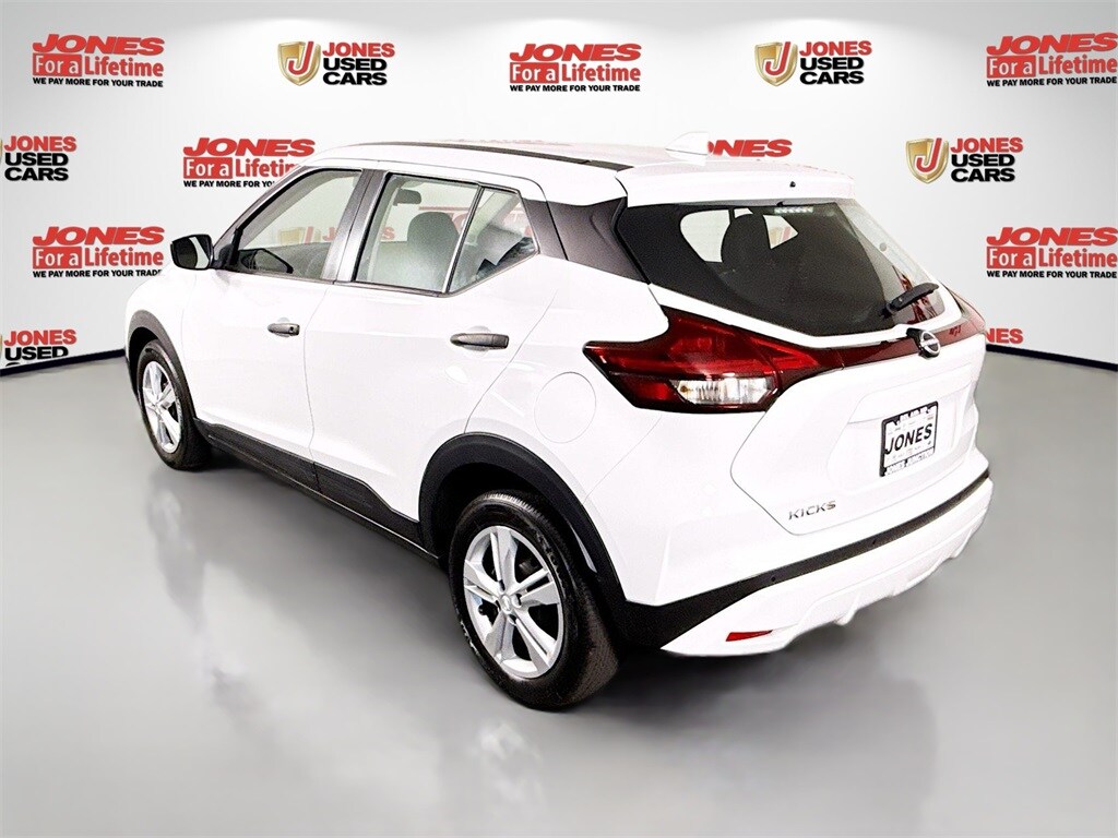 2023 Nissan Kicks S photo 2