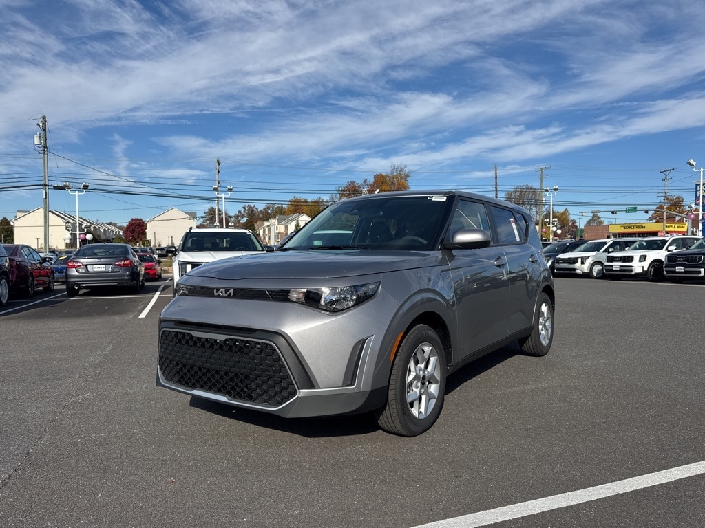 2025 Kia Soul LX's photo