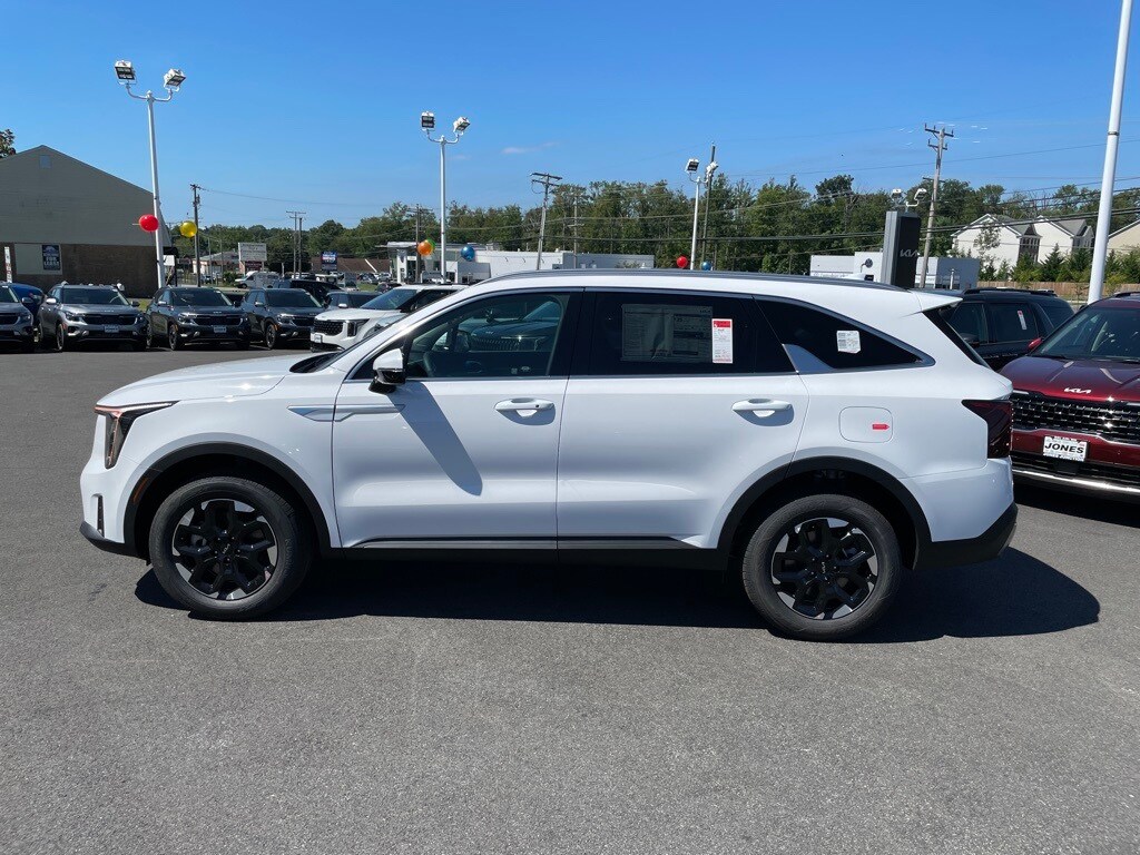 2026 Kia Sorento S photo 4