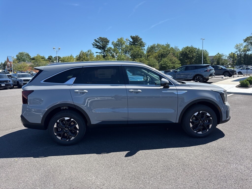 2026 Kia Sorento S photo 2
