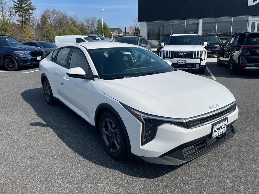 New 2026 Kia K4 LXS Sedan