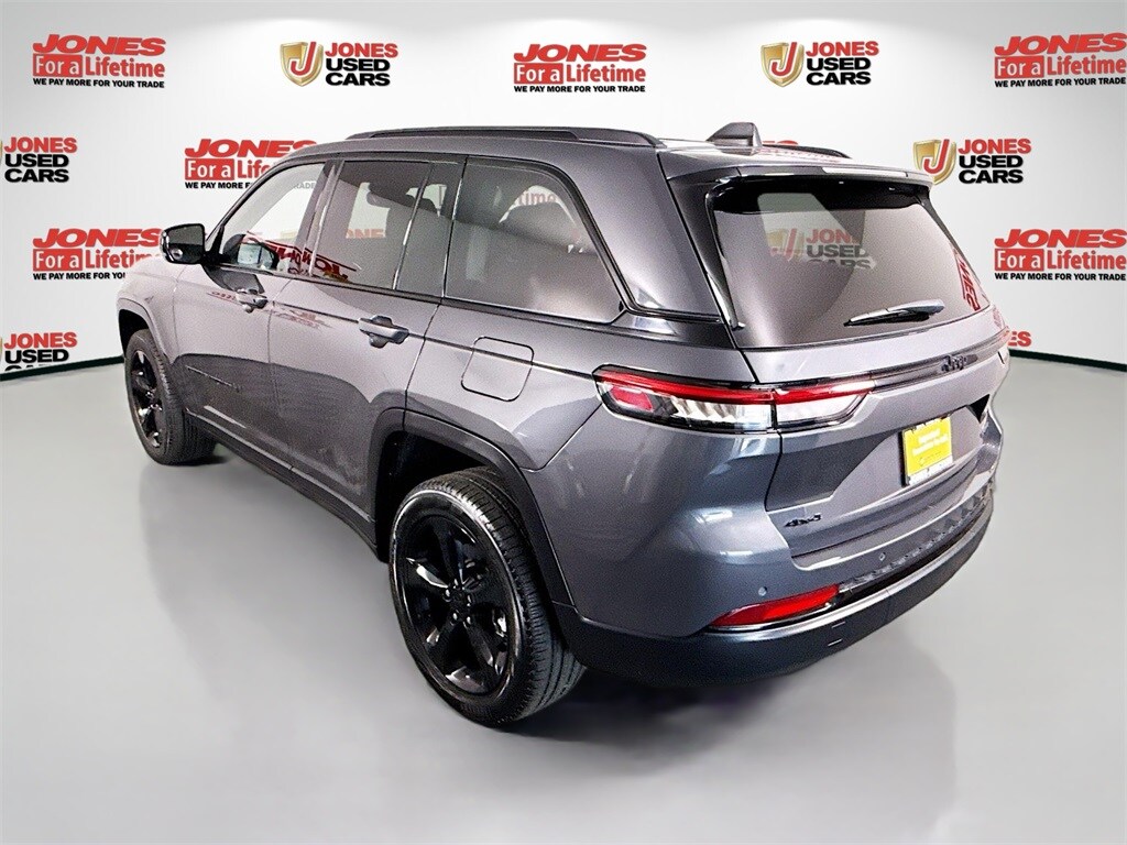 2023 Jeep Grand Cherokee Limited photo 2