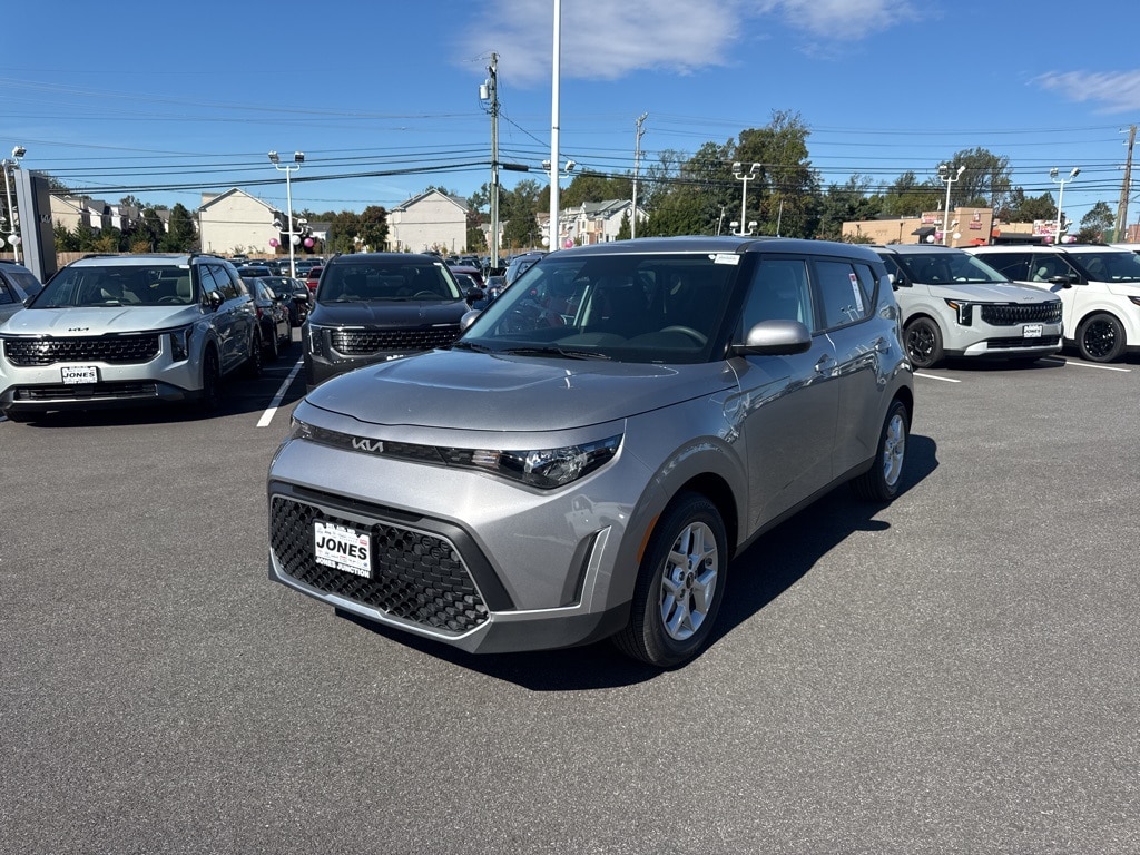 2025 Kia Soul LX's photo
