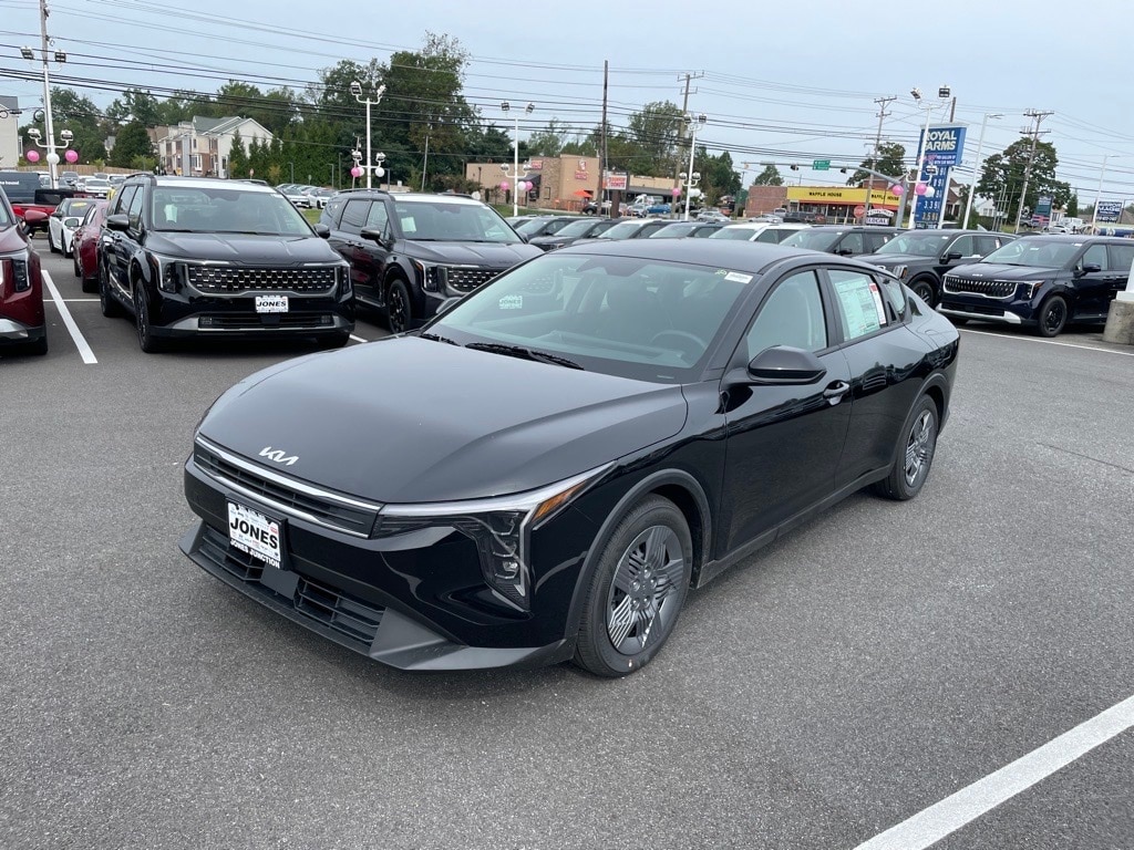 2025 Kia K4 LX's photo