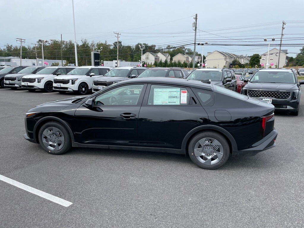 2025 Kia K4 LX photo 3