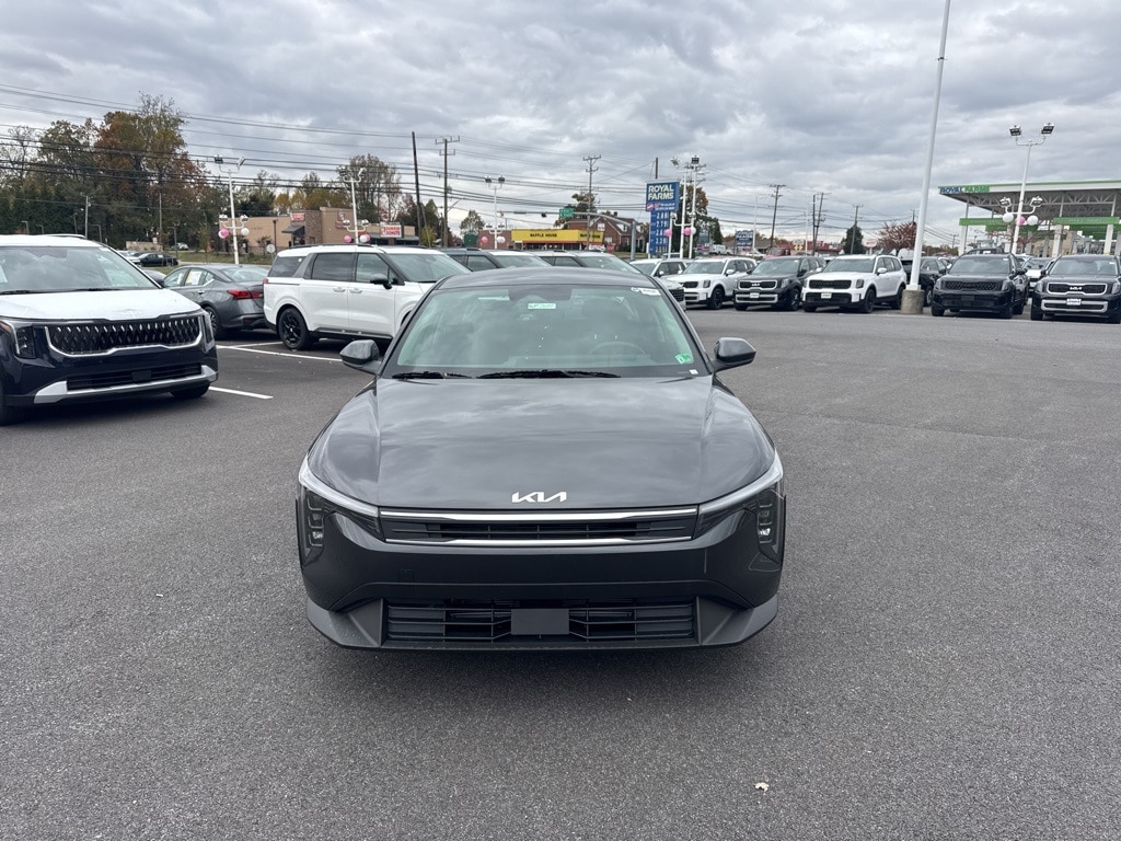 New 2025 Kia K4 LXS Sedan