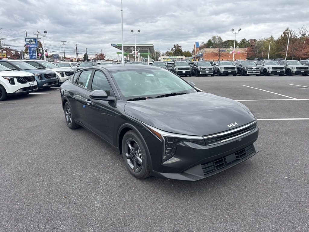 New 2025 Kia K4 LXS Sedan