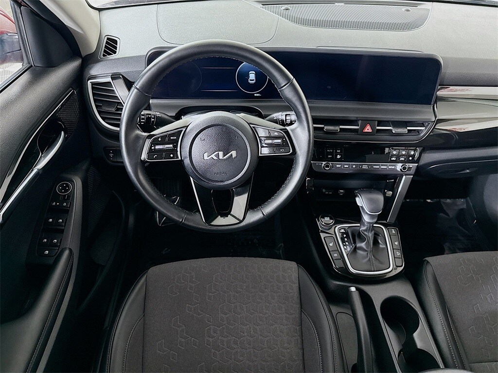 2024 Kia Seltos S photo 2