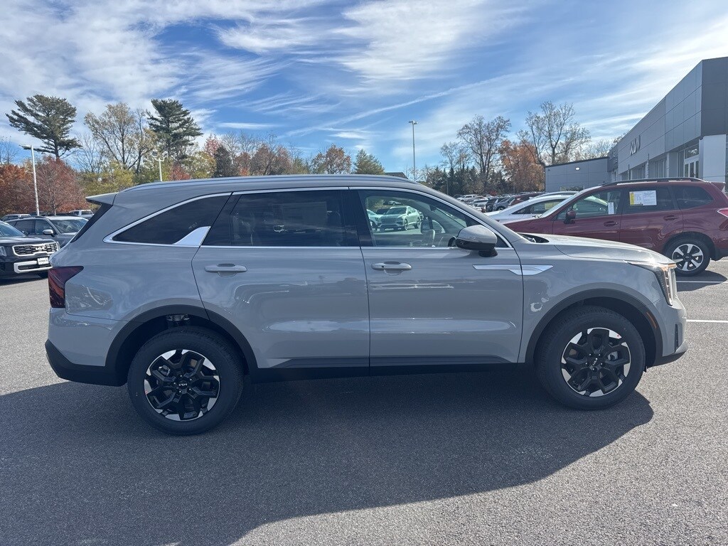 2026 Kia Sorento S photo 2