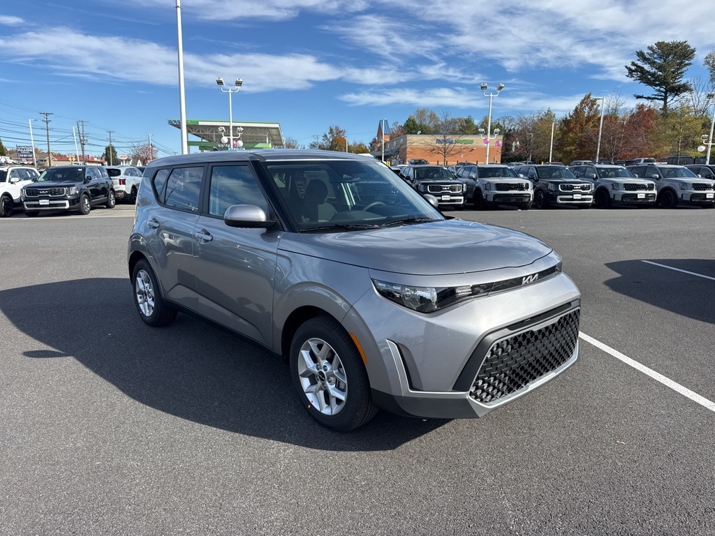 New 2025 Kia Soul LX Hatchback